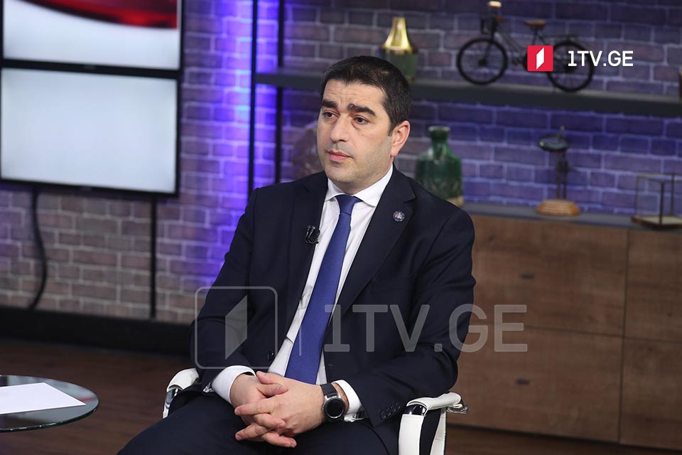 შალვა პაპუაშვილი - უპირველეს ყოვლისა, ვარ პარლამენტის, როგორც ინსტიტუციის თავმჯდომარე, რაც გულისხმობს კონსტიტუციის, რეგლამენტის ერთგულებას და სამართლიანობას ყველა წევრის მიმართ