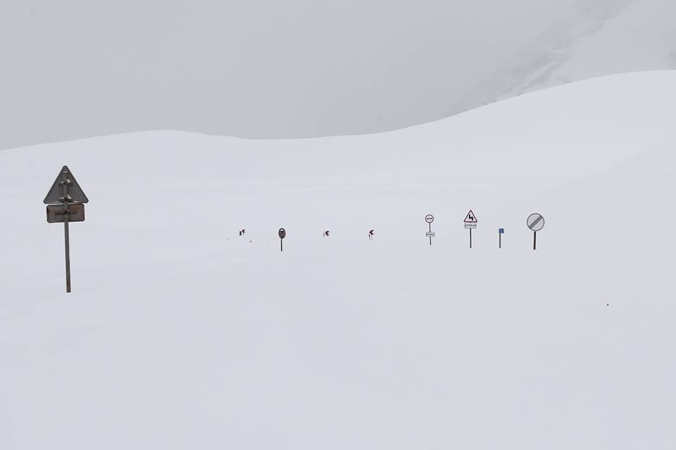 Çətin meteoroloji şəraitlə əlaqədar avtomobil yollarında məhdudiyyətlər tətbiq edilib