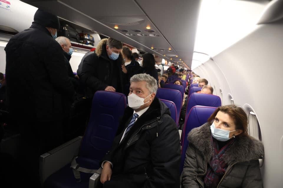 თვითმფრინავი, რომლითაც პეტრო პოროშენკო ვარშავიდან გაფრინდა, კიევის აეროპორტში დაჯდა
