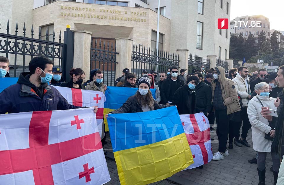 Tbilisidə, Ukrayna Səfirliyi qarşısında həmrəylik aksiyası keçirildi