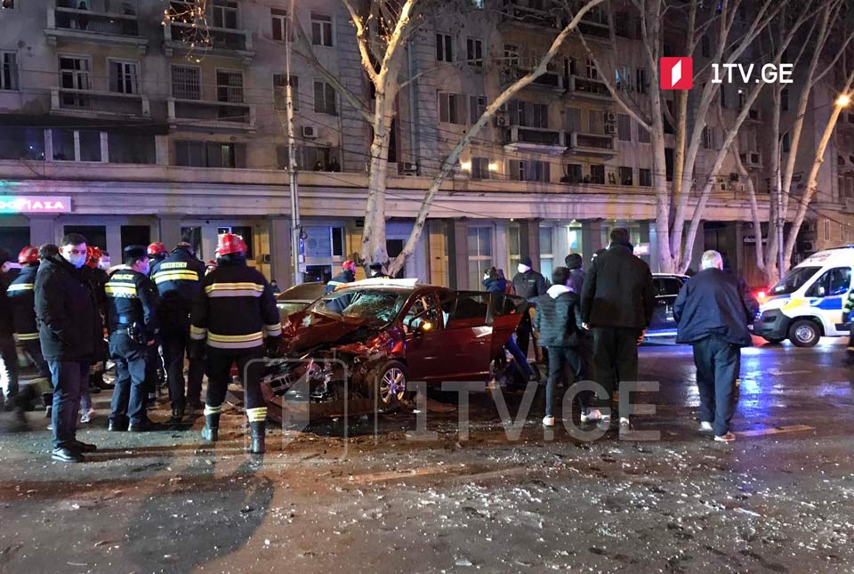 თბილისში, კოსტავას გამზირზე ავტოსაგზაო შემთხვევის შედეგად, ექვსი ადამიანი დაშავდა