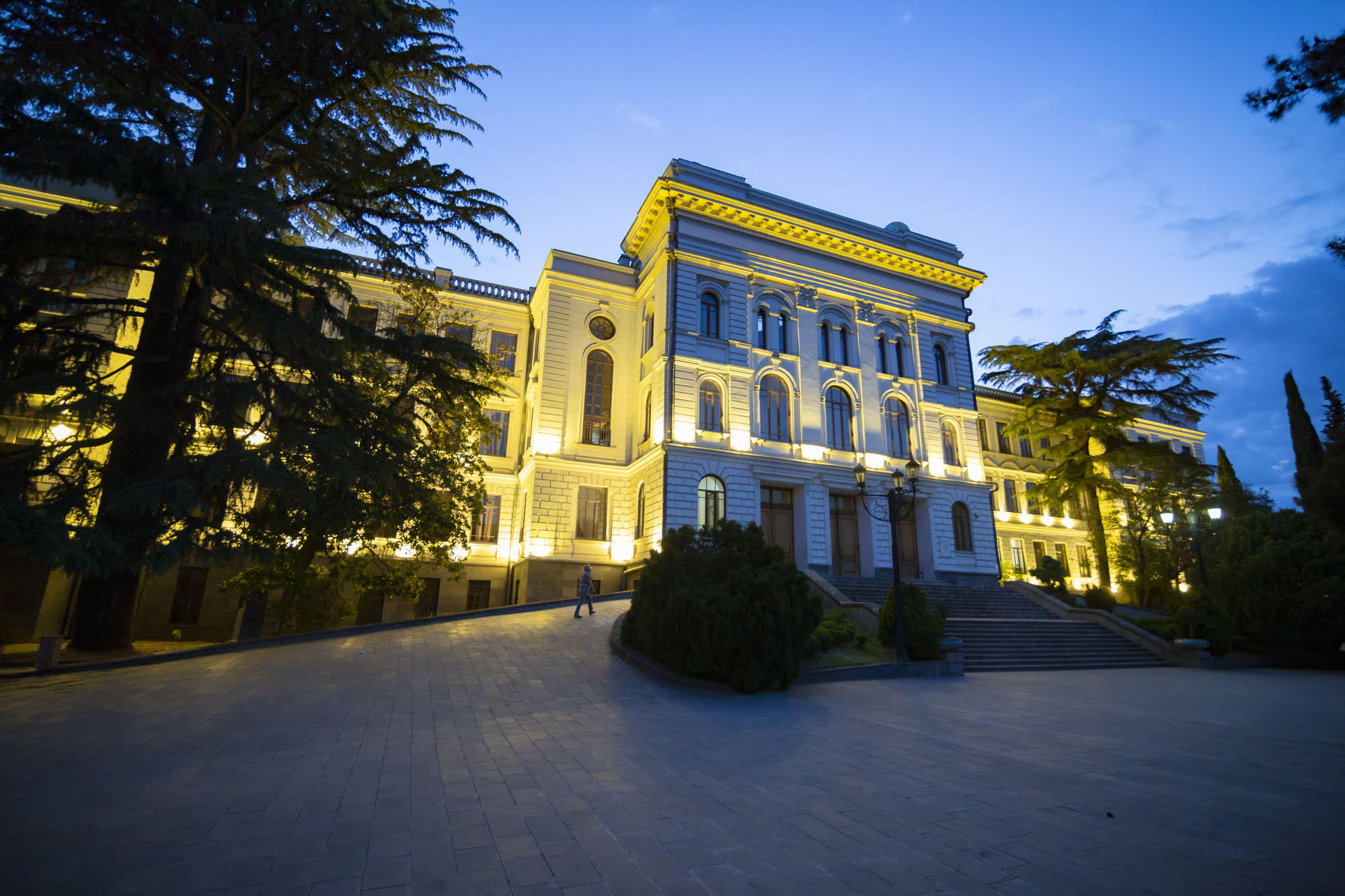 პიკის საათი - თსუ-104
