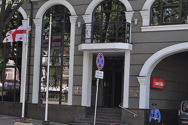 Gürcüstan Səfirliyi Ukraynada olan vətəndaşlar üçün qaynar xətt nömrələrini yayır
