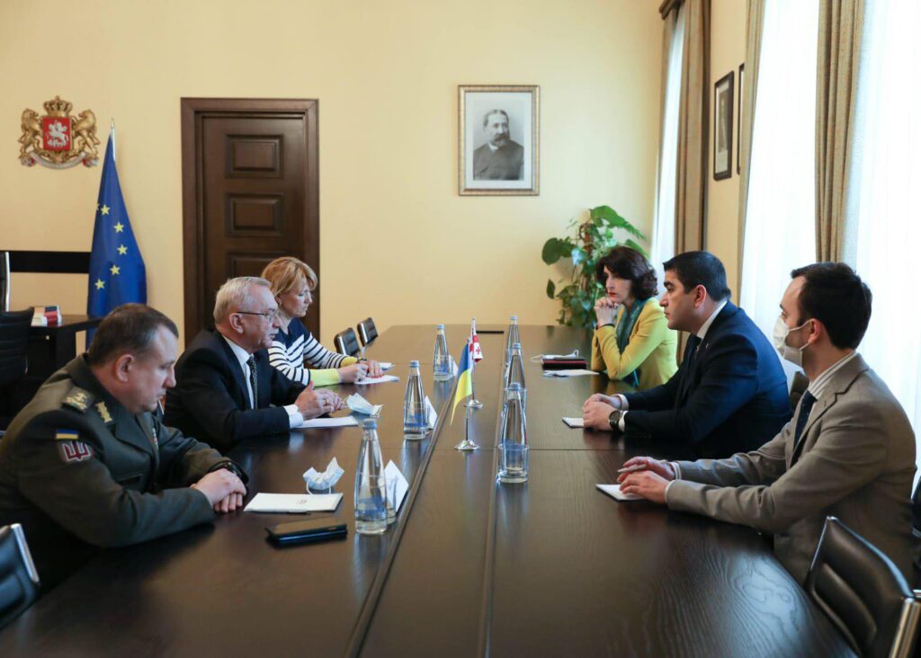 საქართველოს პარლამენტის თავმჯდომარე უკრაინის ელჩს შეხვდა