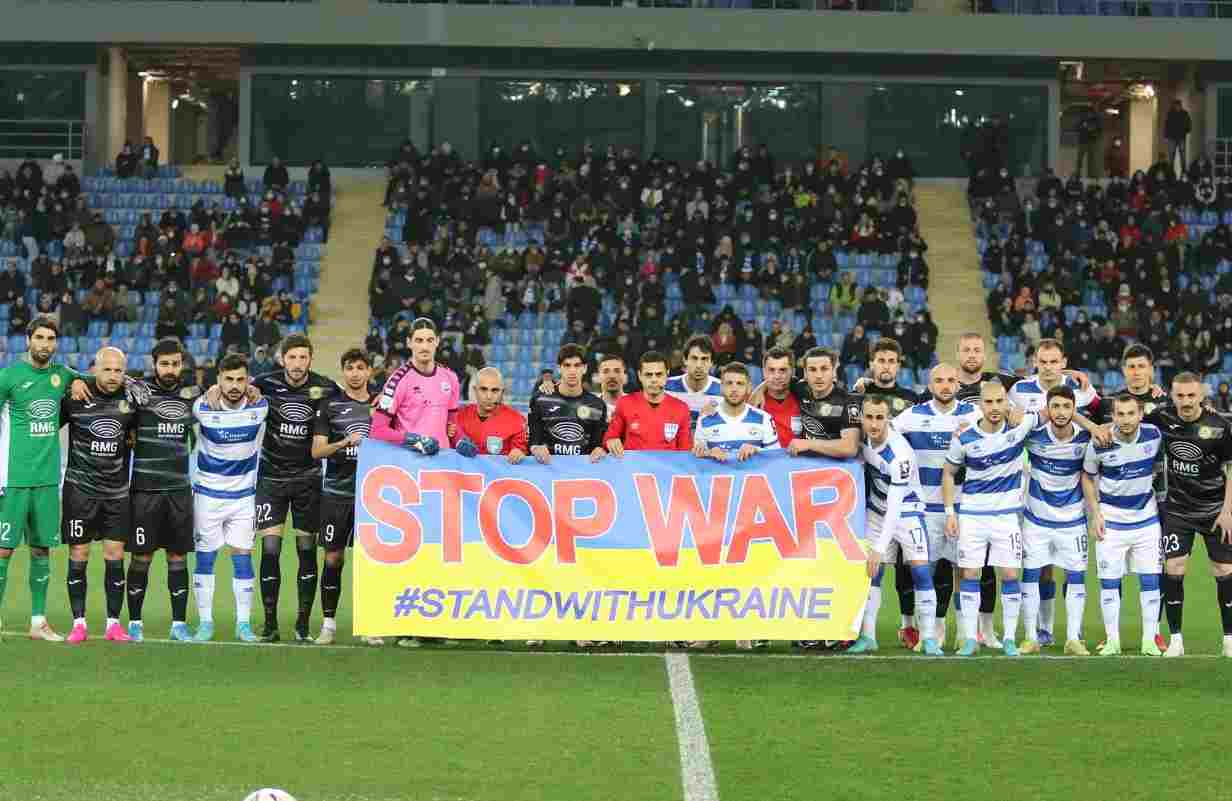 ჩემპიონმა სეზონი მოგებით დაიწყო - ბათუმში ფეხბურთელებმა და ფანებმა უკრაინის მხარდამჭერი ბანერი გამოფინეს #1TVSPORT