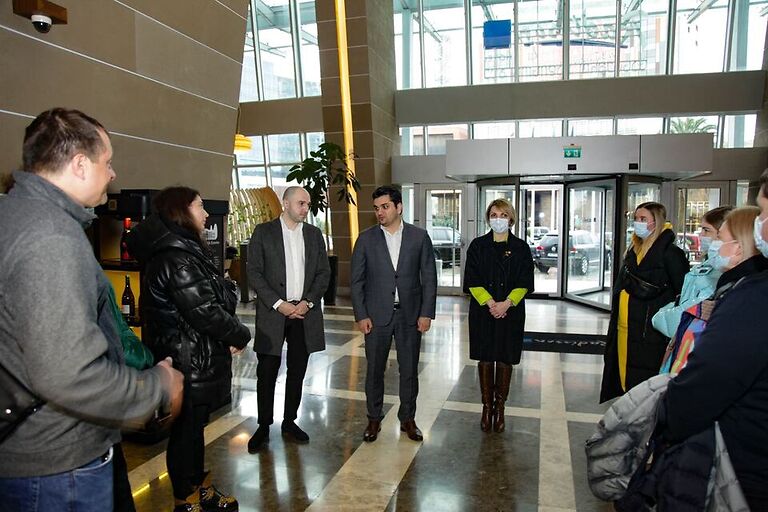 Acara Maliyyə və Səhiyyə nazirləri Batumidə mehmanxanalarda qalan Ukrayna vətəndaşları ilə görüşdülər