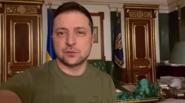 Vladimir Zelenski – məlumat yayılır ki, Ukraynadan, Kiyevdən, ofisdən qaçmışam, mən yerindəyəm, heç kim heç yerə qaçmayıb