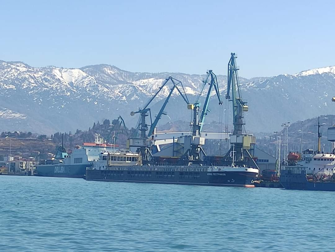 თორნიკე რიჟვაძე აცხადებს, რომ ბათუმის პორტში რუსული დროშის ქვეშ მცურავი გემის შემოსვლით კანონმდებლობა არ დარღვეულა