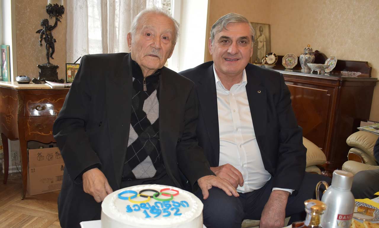 პირველ ოლიმპიურ ჩემპიონს, რაფაელ ჩიმიშკიანს დღეს 93-ე იუბილე მიულოცეს #1TVSPORT