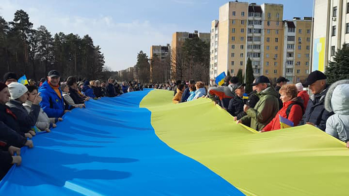 Ukrayna mediasının məlumatına görə, Ukrayna dəstək aksiyasının keçirildiyi Slavutiç şəhərinə rus hərbçiləri soxuldular