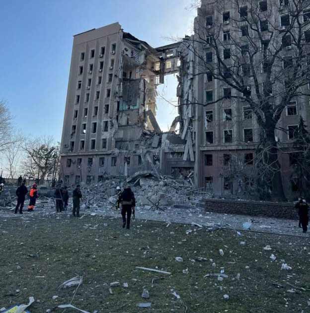 რუსეთის საოკუპაციო ჯარებმა ქალაქ მიკოლაივის ადმინისტრაციული შენობა დაბომბეს