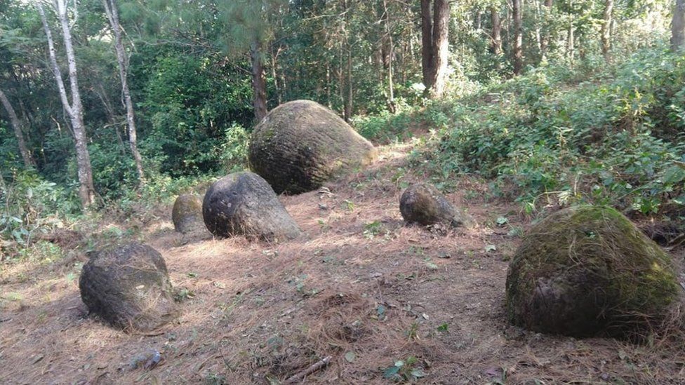ინდოეთში აღმოაჩინეს ქვის გიგანტური ჭურჭელი, რომლებიც ამ დრომდე უცნობი ხალხის მიერ არის შექმნილი — #1tvმეცნიერება