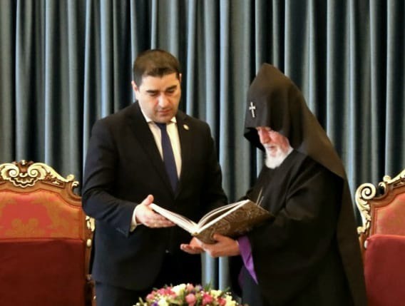 შალვა პაპუაშვილი ყოველთა სომეხთა კათოლიკოსს შეხვდა
