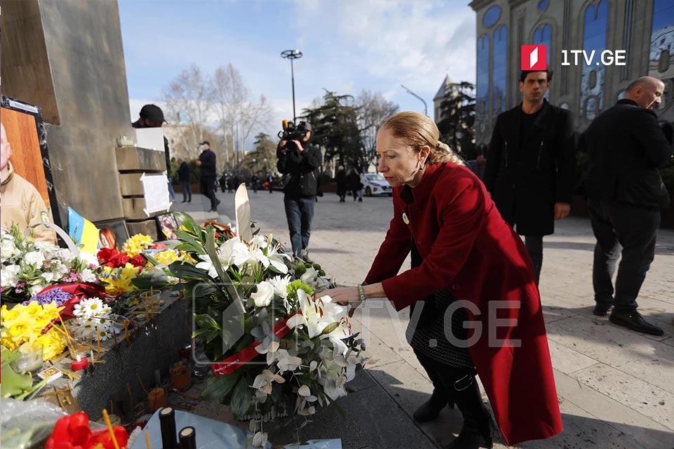 Kelli Deqnan 9 Aprel faciəsi qurbanlarının xatirəsini yad etdi