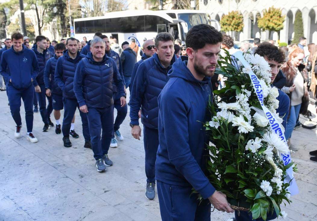 „დინამო თბილისის“ ფეხბურთელებმა 9 აპრილს გარდაცვლილთა მემორიალი გვირგვინით შეამკეს #1TVSPORT