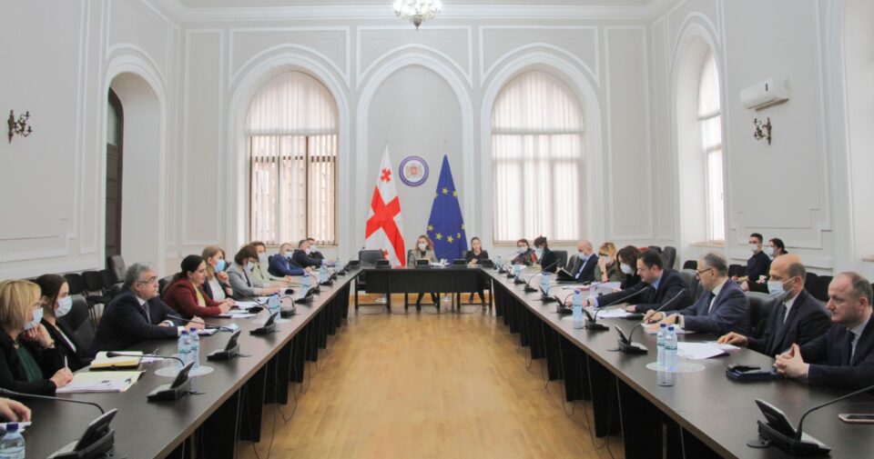 ევროკომისიის მიერ გადმოცემული კითხვარის შევსების მიზნით შესაბამისი ღონისძიებების დასახვასთან დაკავშირებით, საგარეო უწყებაში უწყებათაშორისი კონსულტაციები გაიმართა