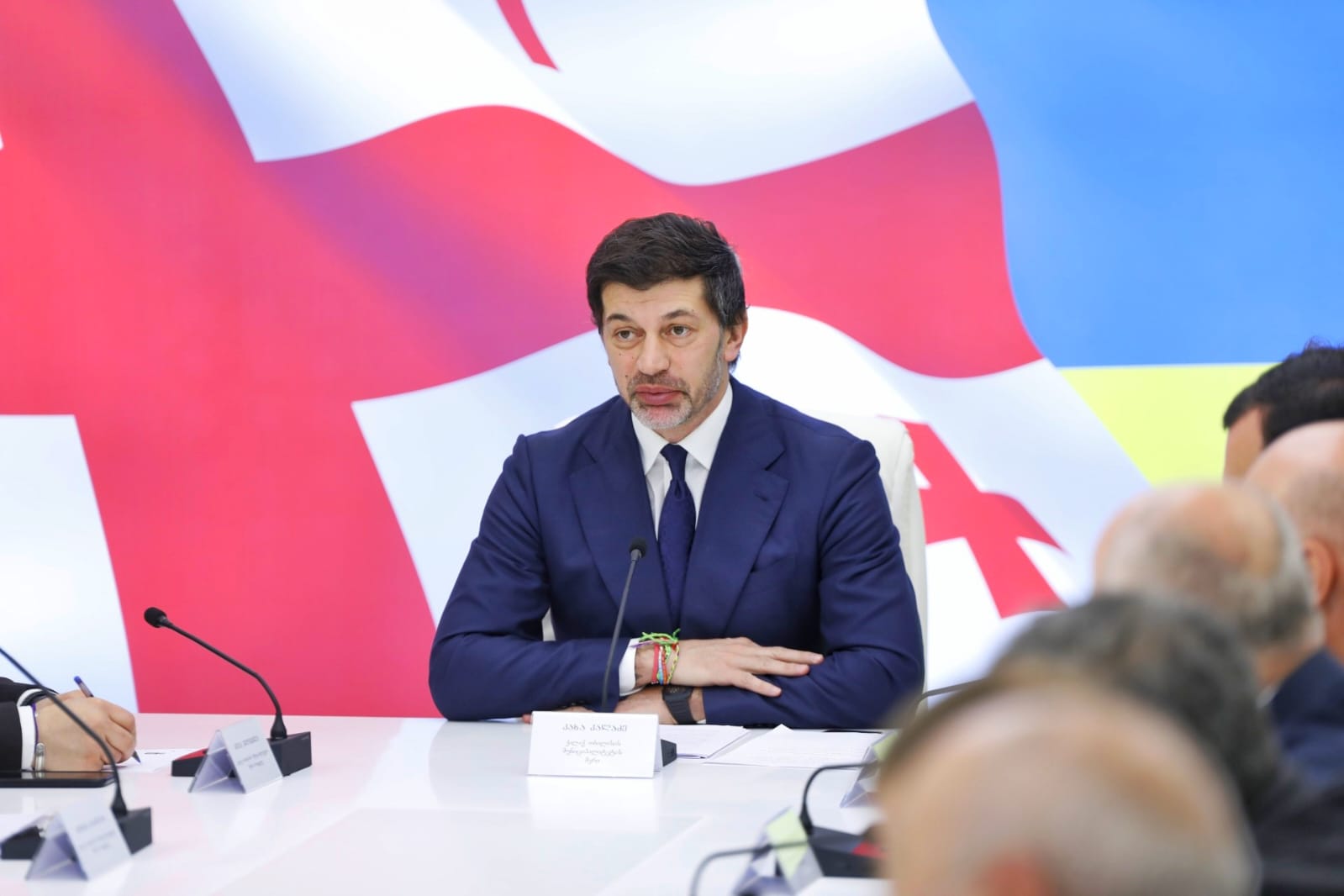 კახა კალაძის თქმით, „მზიურისა“ და ვაკე-საბურთალოს პოლიციის N1 განყოფილების მიმდებარედ სპორტული მოედანი მოეწყო