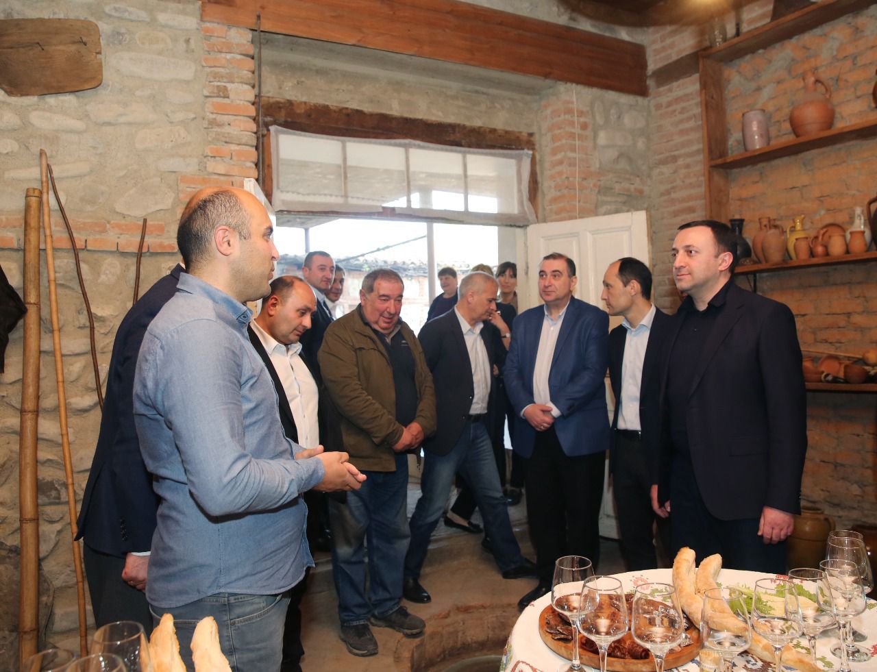 ირაკლი ღარიბაშვილი ველისციხეში, „აწარმოე საქართველოს“ ფარგლებში დაფინანსებულ ღვინის მარანში იმყოფებოდა