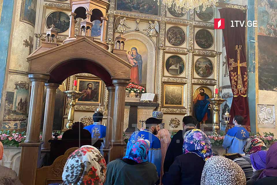 Erməni Apostol Pravoslav Müqəddəs Kilsəsi Pasxa Bayramını qeyd edir