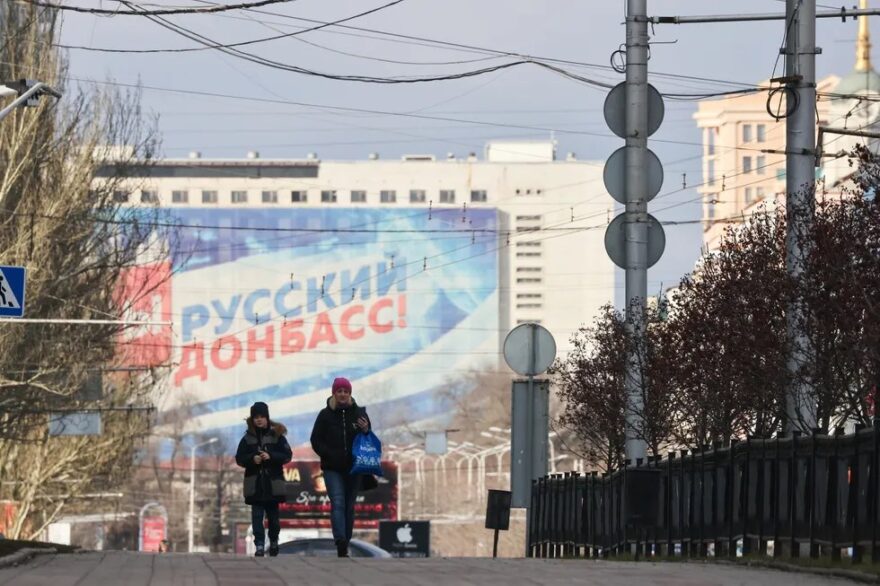 მედიის ცნობით, მაისში რუსეთი დონეცკისა და ლუგანსკის ოლქების ანექსიის მიზნით „რეფერენდუმების“ ჩატარებას გეგმავს