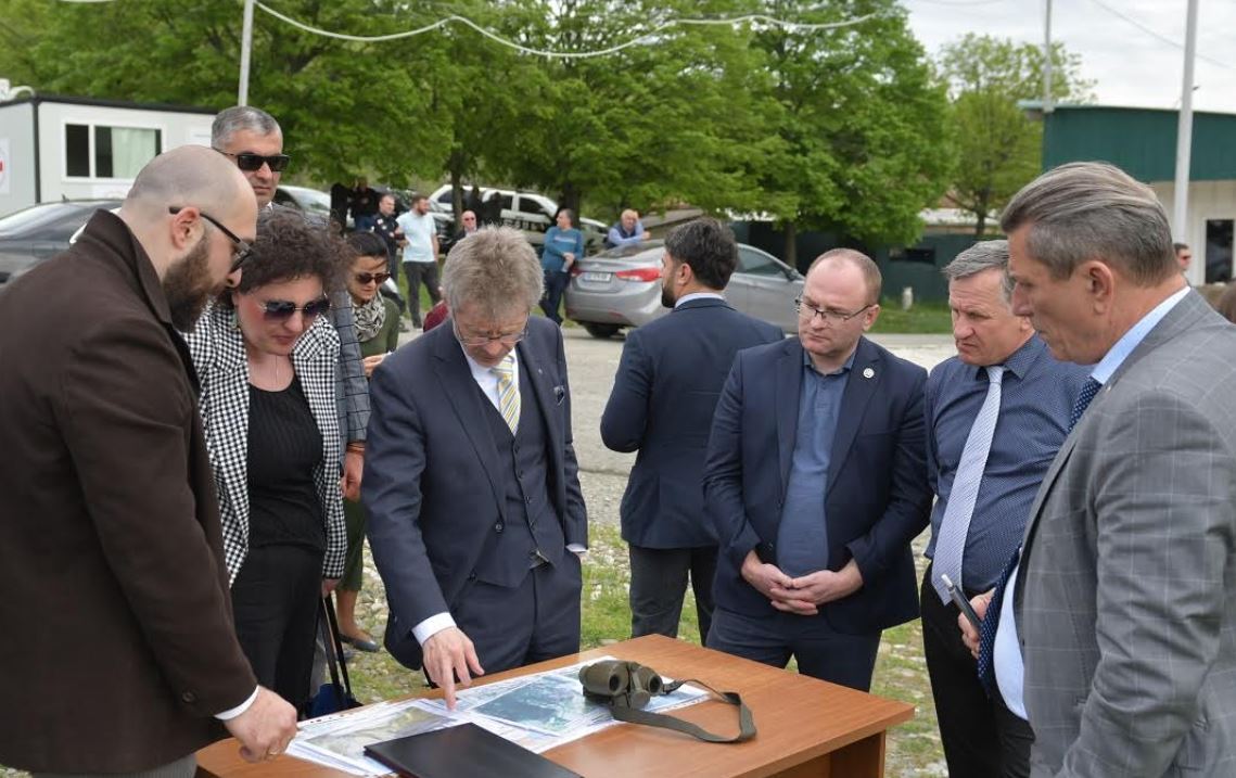 ჩეხეთის პარლამენტის სენატის პრეზიდენტი სოფელ ოძისში, საოკუპაციო ხაზთან იმყოფებოდა