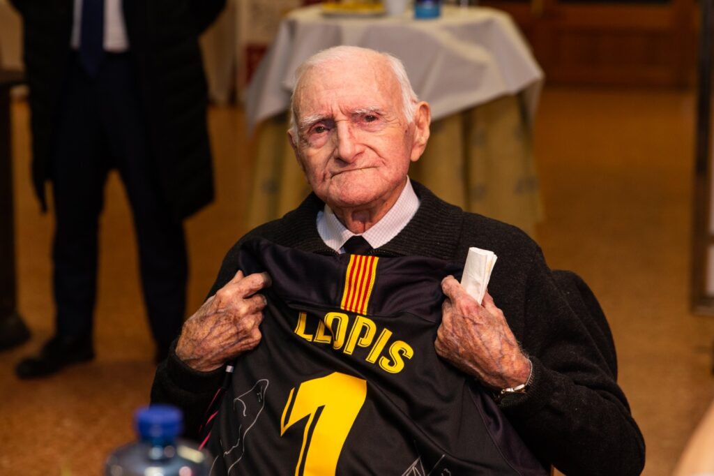 „ბარსელონას“ ყველაზე ასაკოვანი ყოფილი მოთამაშე 106 წლის ასაკში გარდაიცვალა #1TVSPORT