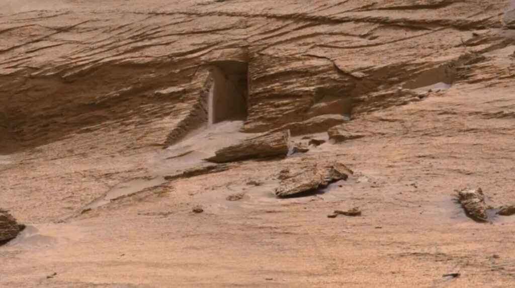მარსმავალმა Curiosity-მ კლდეზე კარის მსგავსი წარმონაქმნი გადაიღო — #1tvმეცნიერება