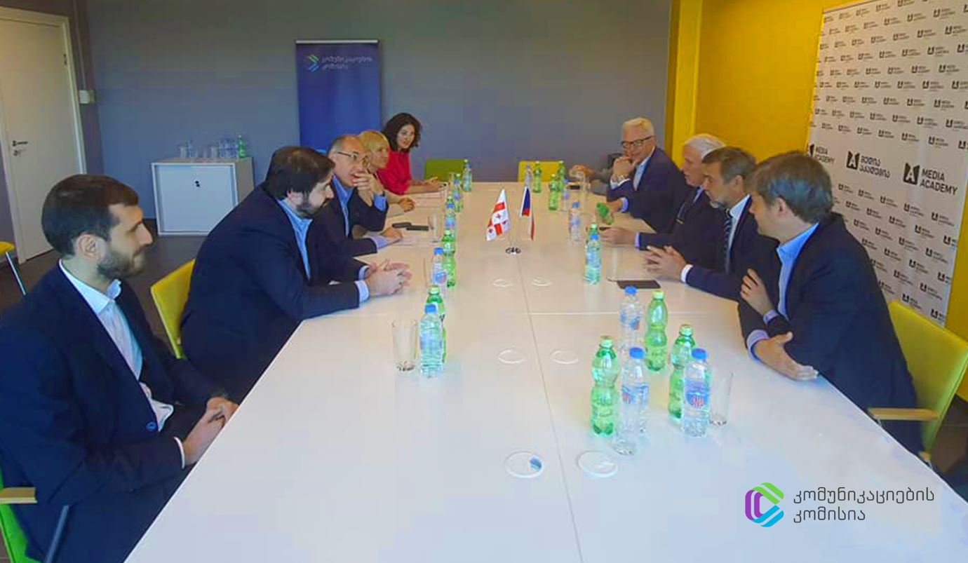 კომუნიკაციების კომისიის წევრებმა ჩეხ სენატორებს ქართულ მედიაში არსებული გამოწვევები და მიღწევები გააცნეს