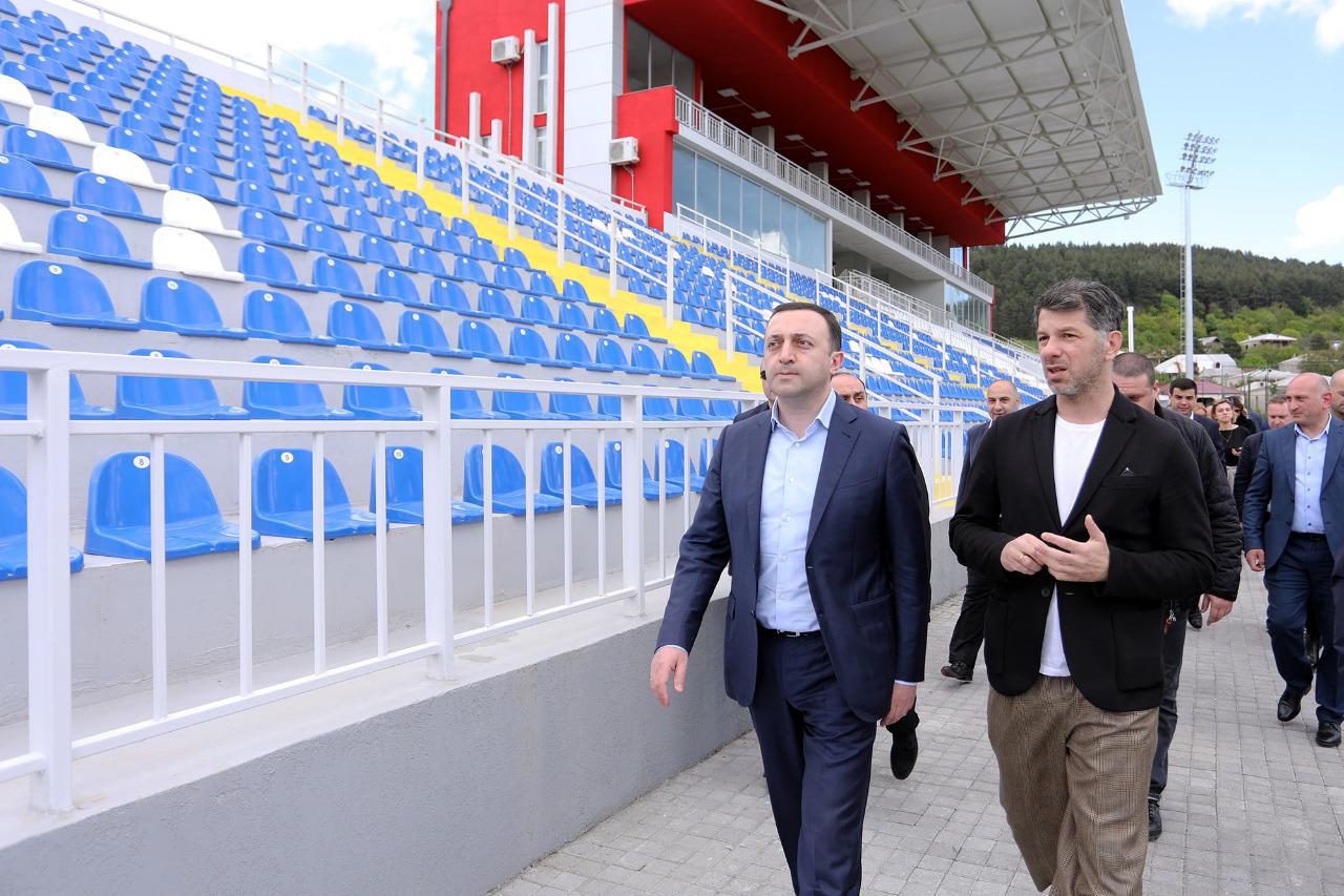 ირაკლი ღარიბაშვილმა ხაშურში საერთაშორისო სტანდარტების შესაბამისი ახალი საფეხბურთო სტადიონი დაათვალიერა