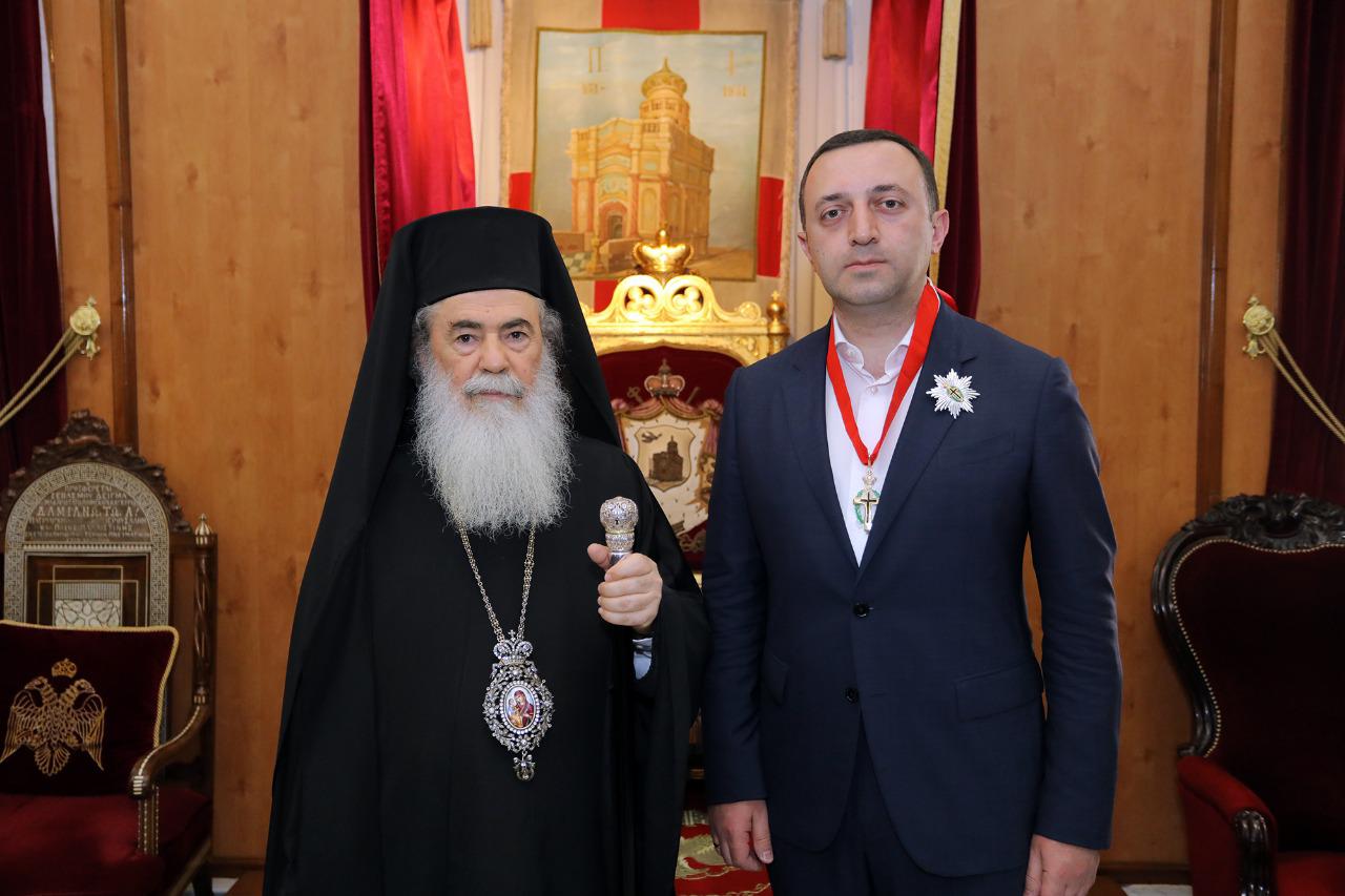 ირაკლი ღარიბაშვილი იერუსალიმის პატრიარქმა ქრისტეს ყოვლადწმინდა საფლავის რაინდის ორდენითა და მაცხოვრის ძელიცხოველის გამშვენებული ჯვრით დააჯილდოვა