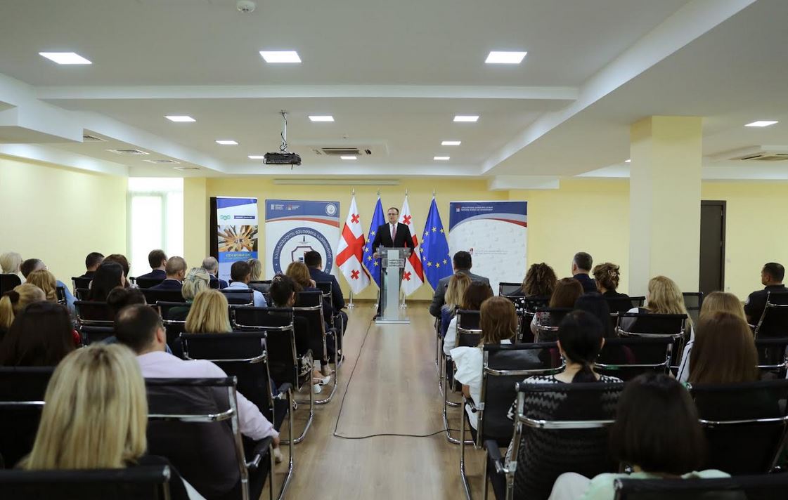 რატი ბრეგაძემ აღმასრულებლებისა და აღსრულების პოლიციელების დღეს წარმატებული პროფესიონალები დააჯილდოვა