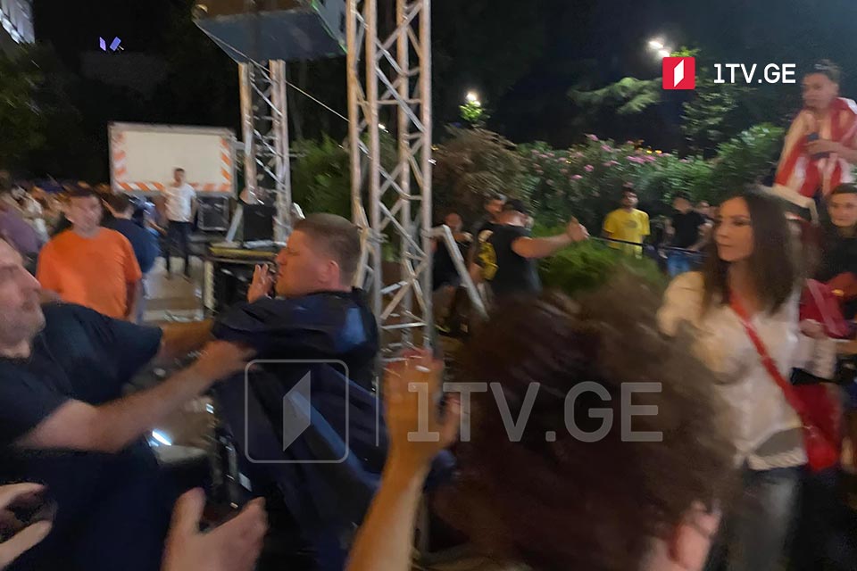 პარლამენტთან აქციის დასრულების შემდეგ ინციდენტი მოხდა [ვიდეო]