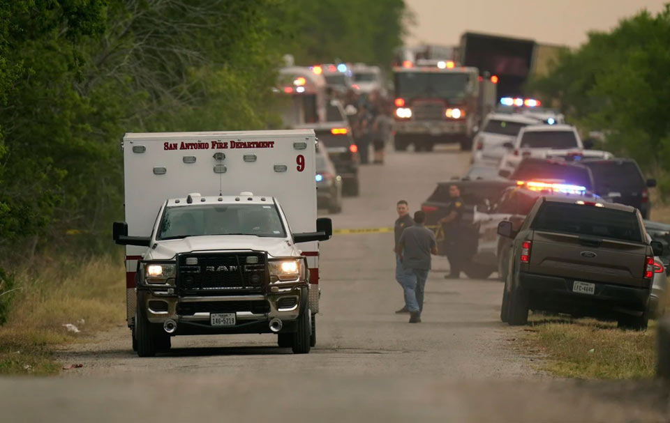 ტეხასის შტატში სატვირთო მანქანაში სულ მცირე 42 ადამიანის ცხედარი აღმოაჩინეს, გარდაცვლილები სავარაუდოდ მიგრანტები არიან