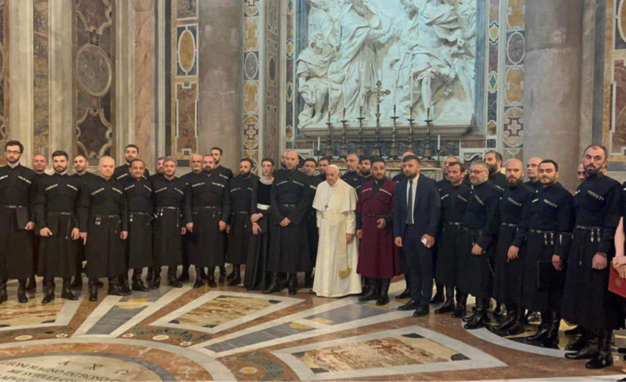 პაპი ფრანცისკე ქართველ მგალობლებს - ქართველებს კარგი მუსიკა და ღვინო გაქვთ [ვიდეო]
