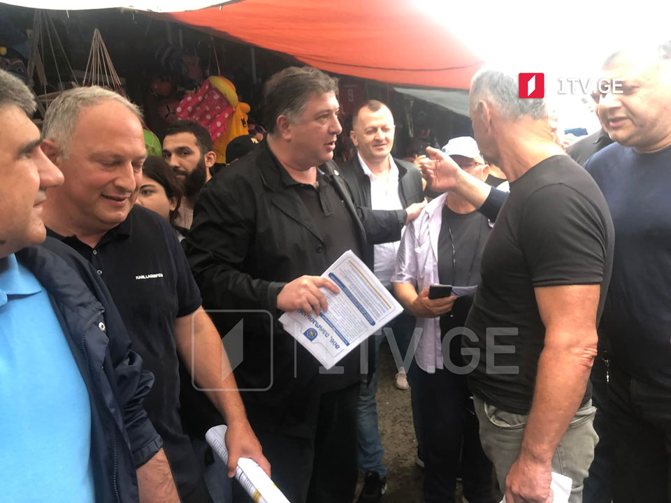 ფოთში გიგი უგულავასა და ლევან თარხნიშვილს მოქალაქეთა ჯგუფი დაუპირისპირდა