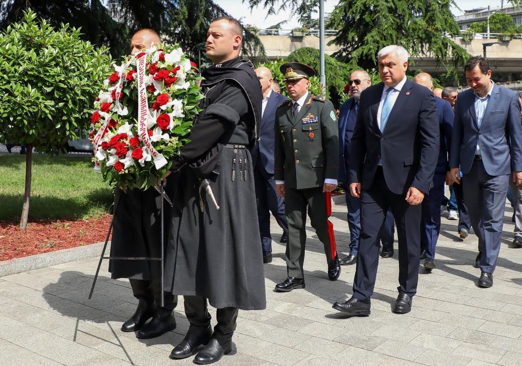 საქართველოს თავდაცვის ძალების წარმომადგენლებმა ტამიშის ბრძოლაში დაღუპული გმირების ხსოვნას პატივი მიაგეს