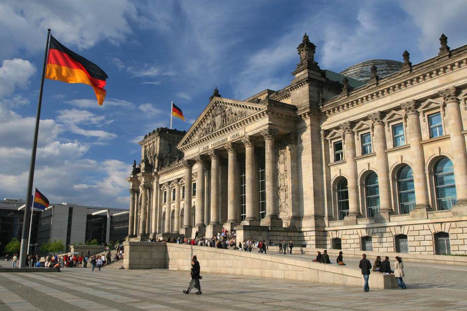 მედიის ინფორმაციით, გერმანია ევროკავშირისგან უკრაინისთვის ცხრა მილიარდი ევროს ოდენობის ფინანსურ დახმარებას ბლოკავს