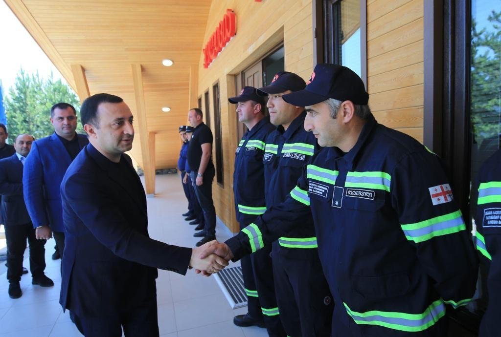 ირაკლი ღარიბაშვილმა თუშეთში პოლიციის ახალი შენობა დაათვალიერა 