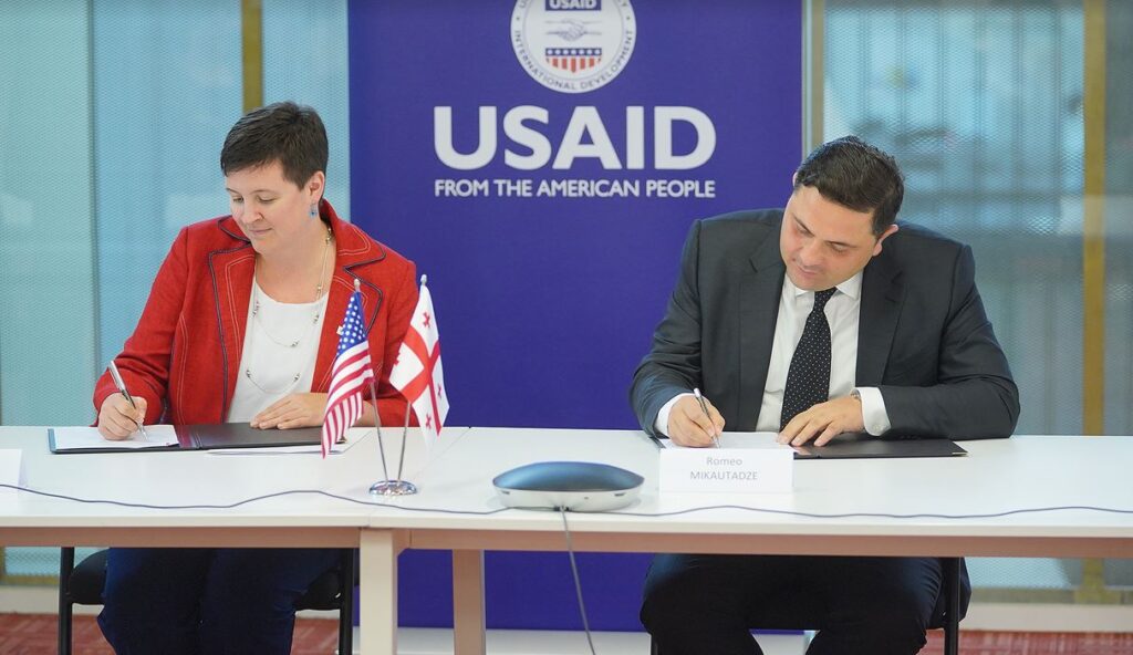 რომეო მიქაუტაძემ ხელი მოაწერა USAID-თან ურთიერთგაგების მემორანდუმს ენერგეტიკის სექტორში თანამშრომლობის შესახებ