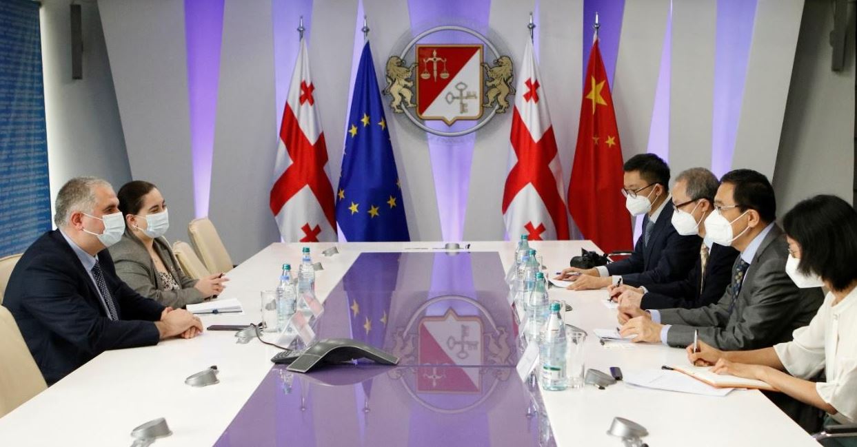 ფინანსთა მინისტრი ლაშა ხუციშვილი ჩინეთის ახალ ელჩს, ჭოუ ციენს შეხვდა