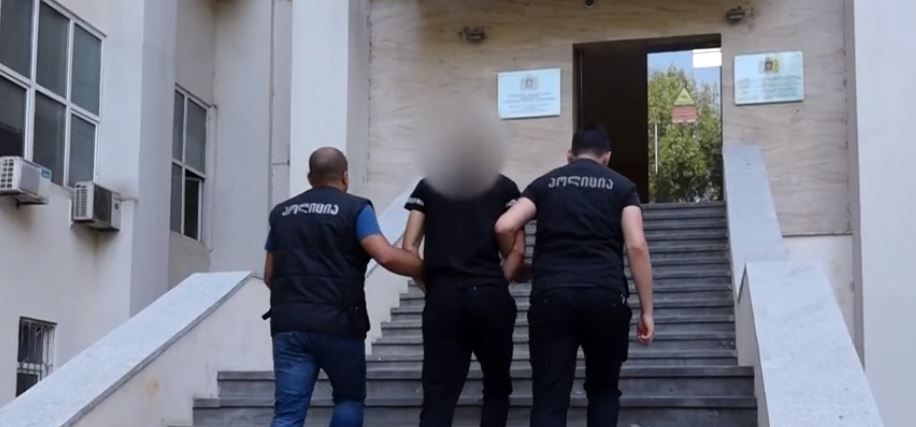 თბილისში განზრახ მკვლელობის ფაქტზე პოლიციამ ორი პირი დააკავა