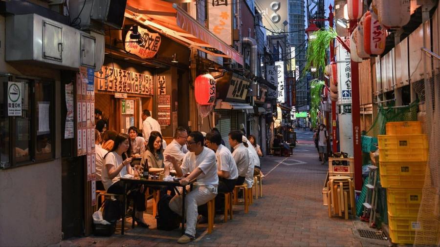 იაპონიაში შემოსავლების სამსახურმა ახალგაზრდებს მოუწოდა, მეტი ალკოჰოლი დალიონ