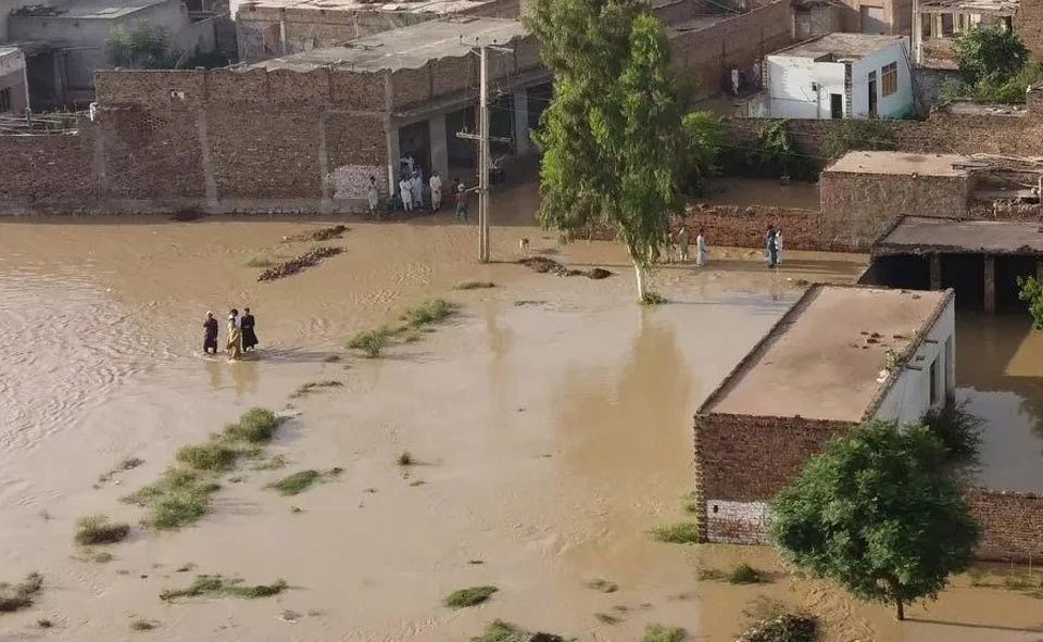 პაკისტანის მთავრობაში აცხადებენ, რომ წყალდიდობის გამო ქვეყნის ერთი მესამედი დატბორილია