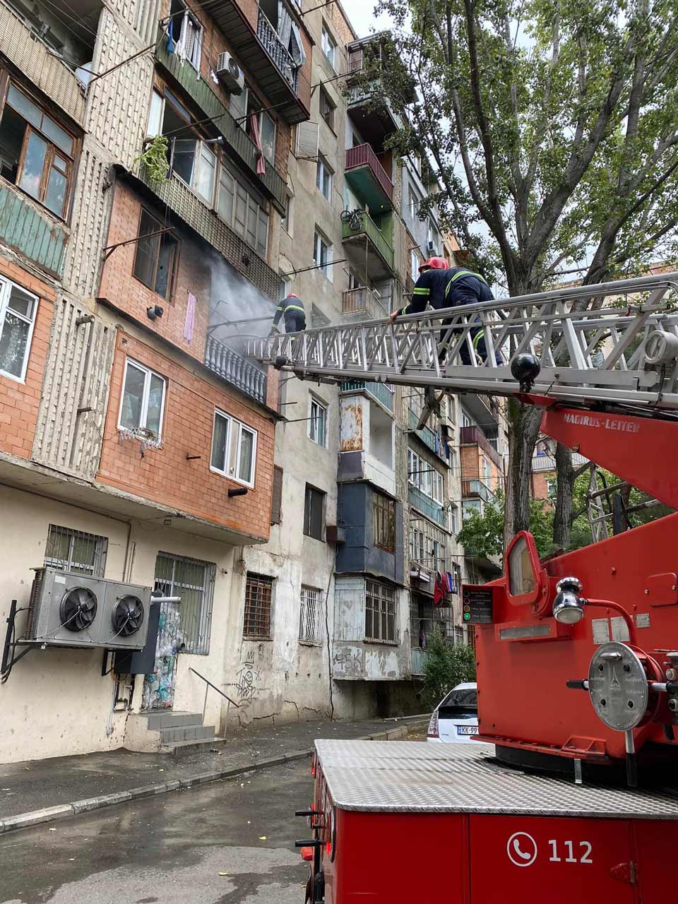 თემქაზე, ზღვისუბნის ერთ-ერთ საცხოვრებელ კორპუსში ხანძარია