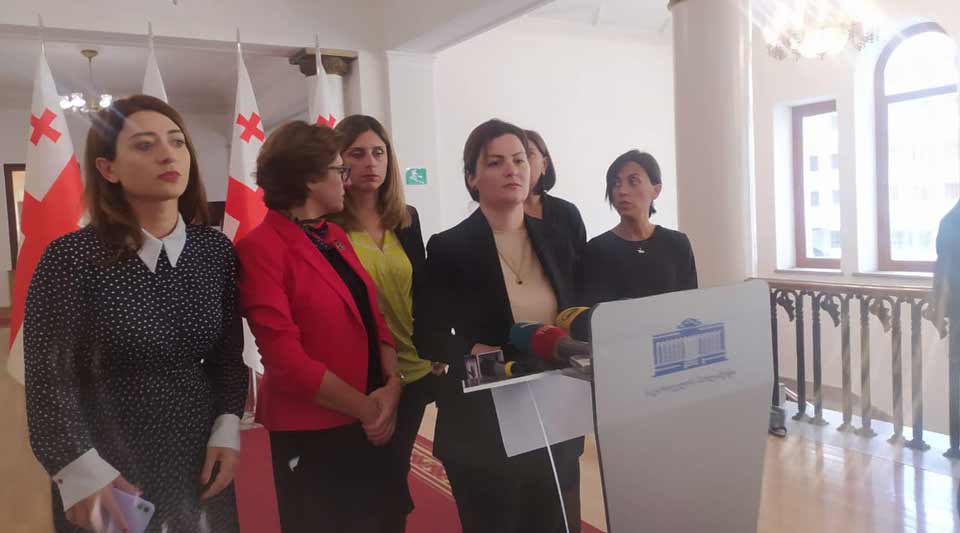 ანა ნაცვლიშვილი - განსაკუთრებით პოლიტიკოს მამაკაცებსა და გადაწყვეტილების მიმღებ პირებს მოგიწოდებთ, შეიმჩნიეთ ქალებზე ძალადობა, დაგმეთ ფემიციდი და დღესვე გადავდგათ ეფექტიანი ნაბიჯები