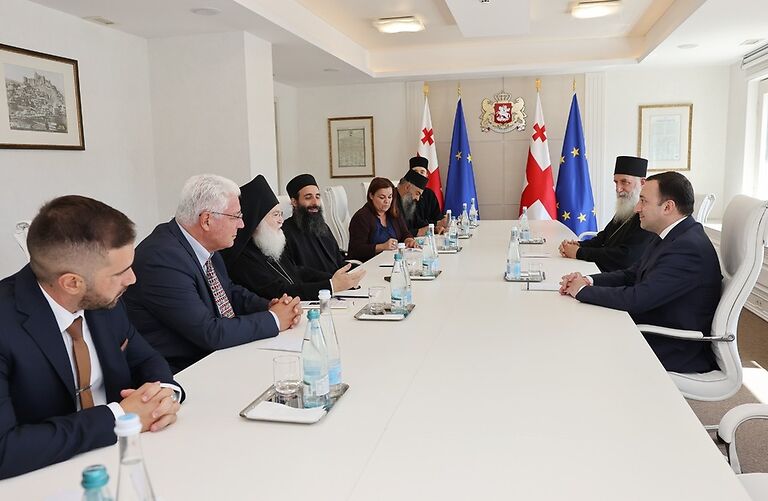 ირაკლი ღარიბაშვილი ათონის წმინდა მთის ვატოპედის მონასტრის წინამძღვარს, არქიმანდრიტ ეფრემს შეხვდა