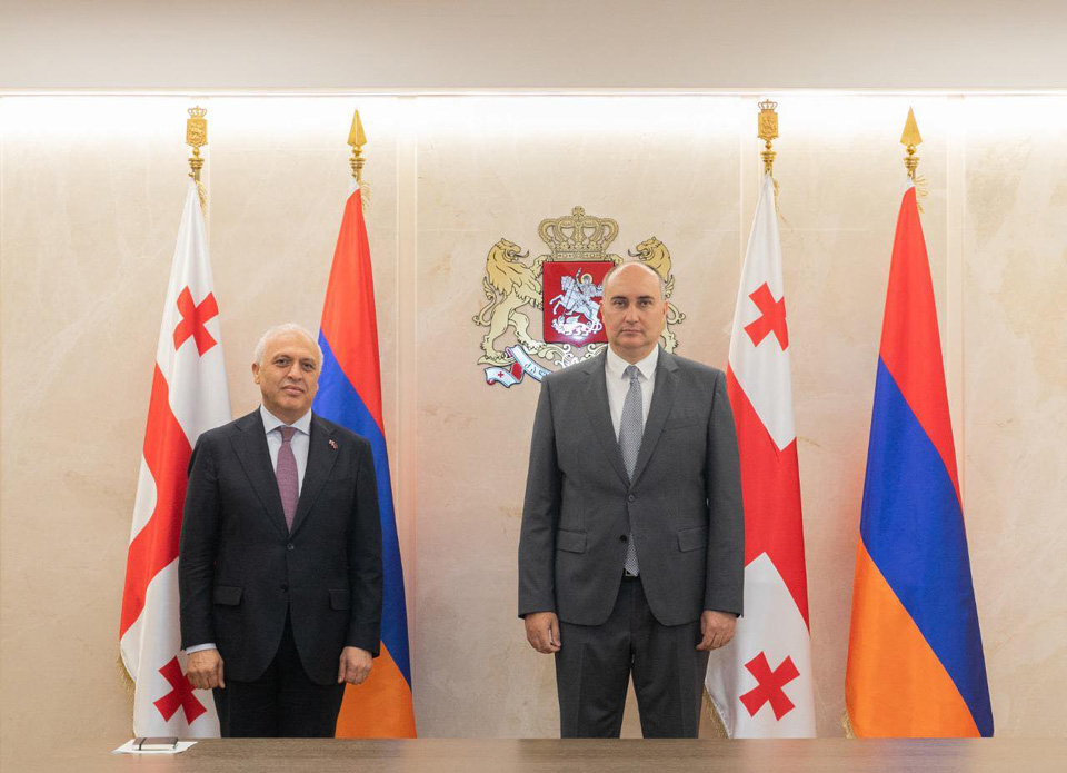 ჯუანშერ ბურჭულაძე სომხეთის ახალ ელჩს შეხვდა