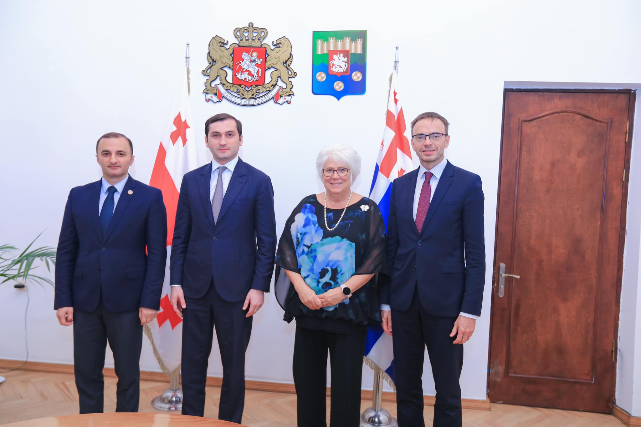 თორნიკე რიჟვაძე მარინა კალიურანდსა და სვენ მიქსერს შეხვდა