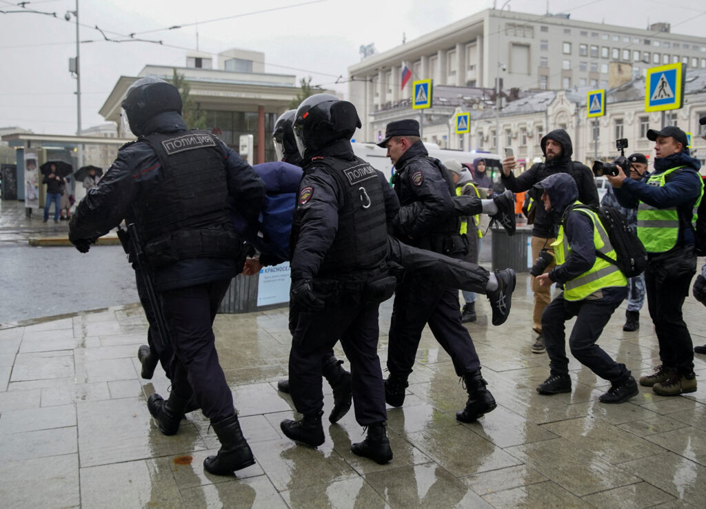 მედიის ინფორმაციით, რუსეთის სხვადასხვა ქალაქებში ანტისამთავრობო აქციებზე 730-ზე მეტი ადამიანი დააკავეს
