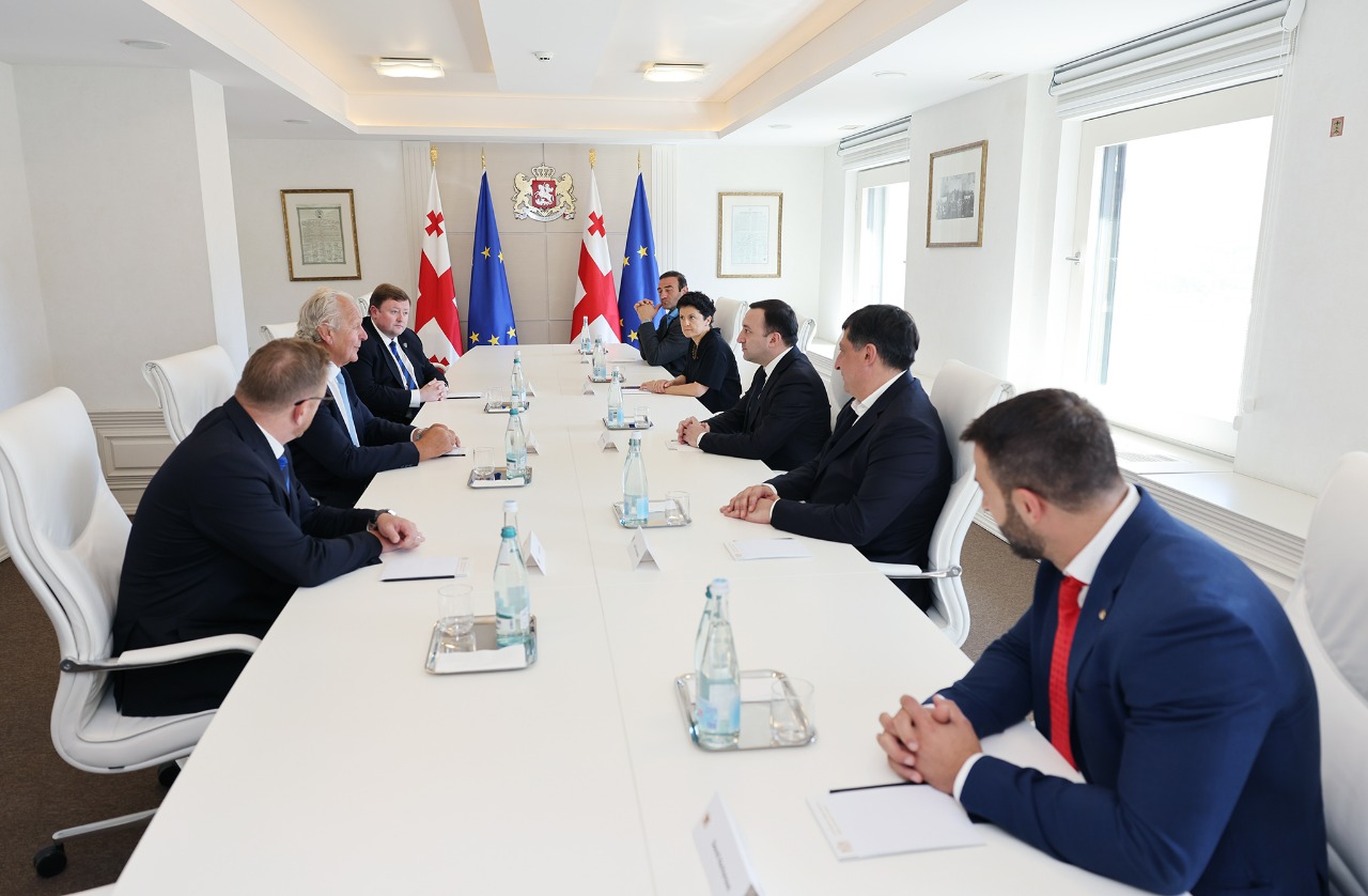 ირაკლი ღარიბაშვილი მსოფლიო რაგბის პრეზიდენტ ბილ ბომონტს შეხვდა